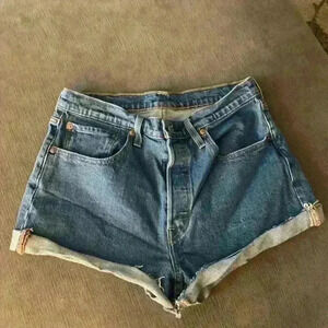 Levi’s 501 woman’s daisy duke style denim shorts size 30